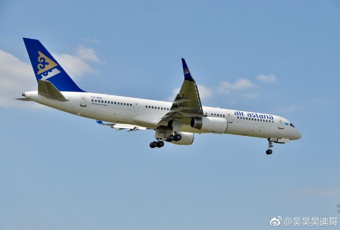 厦门航空飞机降落视频厦门航空飞机降落瞬间，震撼视频记录高空归航之旅